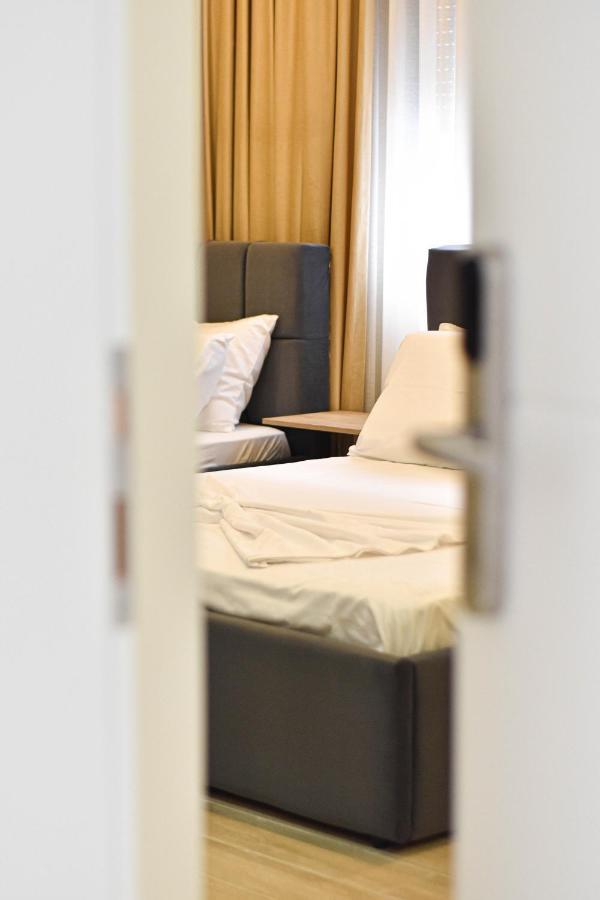 Hotel DelMar Golem  Buitenkant foto